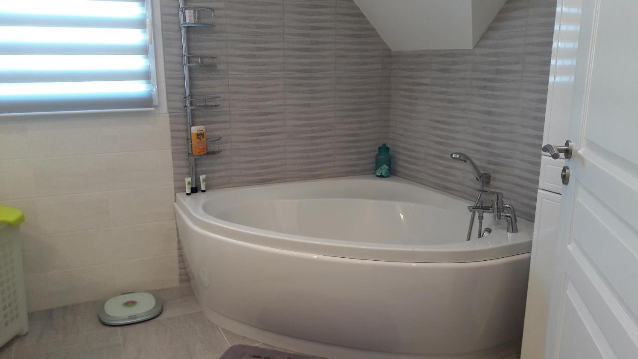 Chez Mt Et Jr Bed & Breakfast Vannes Bagian luar foto
